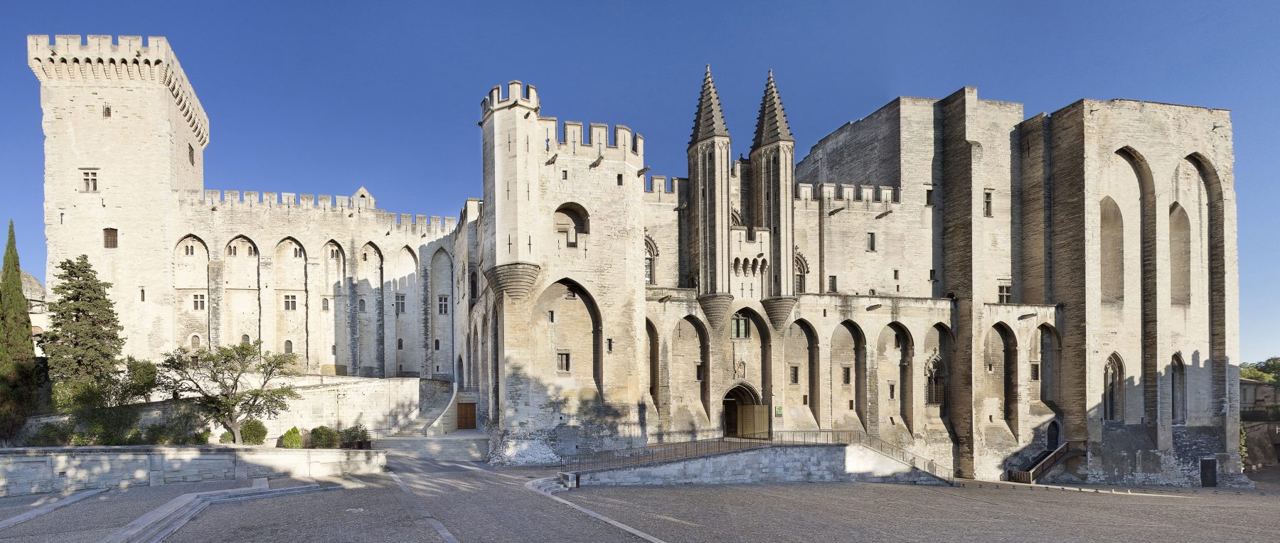 avignon-Palais-des-Papes.jpg